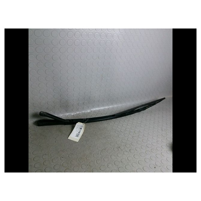 Bras essuie-glace avant droit occasion  Alfa romeo 147 (937_) 1.6 16v t.spark (937.axa1a, 937.axb1a, 937.bxb1a) (2001-2010)   735362922  1