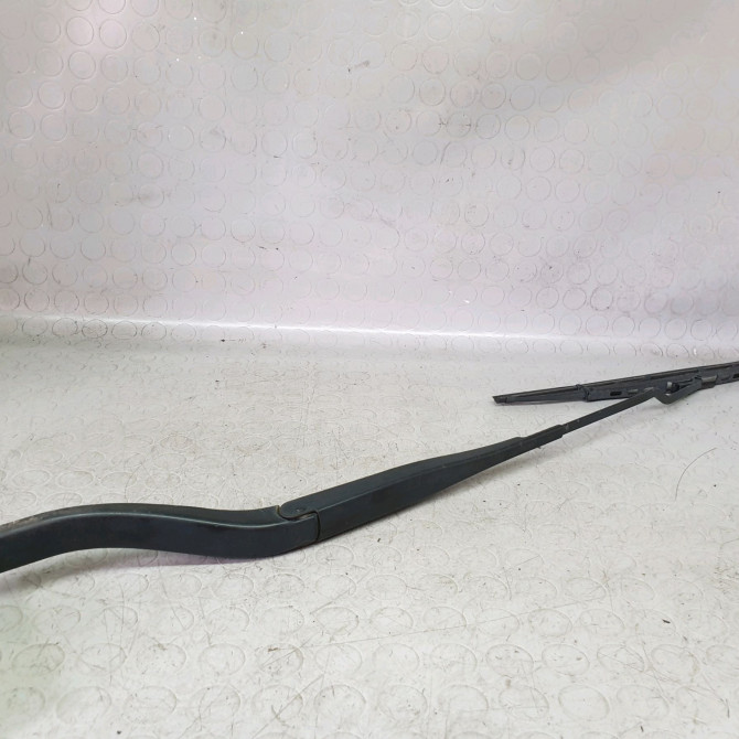 Bras essuie-glace avant droit occasion  Opel SIGNUM 3/5 portes (Z03) 2.2 dti (f48) (2003-2004)   13188258  1