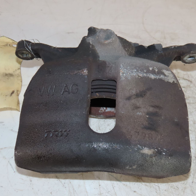 Etrier de frein avant gauche occasion  Seat ATECA (KH7, KHP) 1.6 tdi (2016)   8V0615123D  2