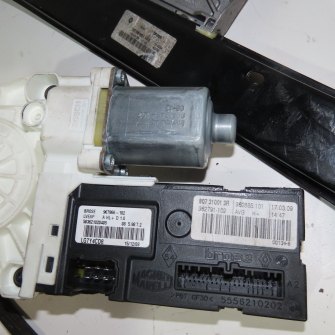Mecanisme+moteur leve-glace avg occasion  Renault LAGUNA Coupé (DT0/1) 2.0 dci (dt01, dt08, dt09, dt0k, dt12, dt1c, dt1d, dt1m,... (2008-2015) 2 portes   807010003R  2