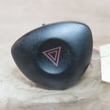 Bouton de warning occasion  Renault CLIO II (BB_, CB_) 1.4 16v (b/cb0p, bb13) (2000-2008) 5 portes   8200634256 