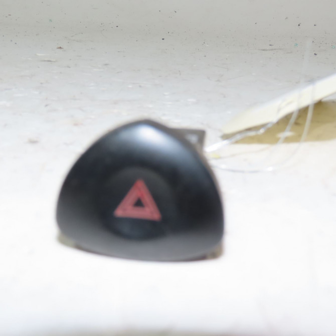Bouton de warning occasion  Renault CLIO II (BB_, CB_) 1.2 16v (bb05, bb0w, bb11, bb27, bb2t, bb2u, bb2v, cb05,... (2001-2016) 3 portes   8200634256  1