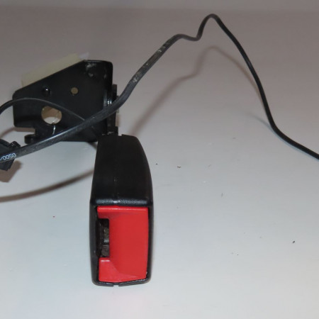 Ancrage ceinture arrière gauche occasion  Peugeot 3008 Monospace (0U_) 1.6 hdi (2009-2016) 5 portes   8975JA 