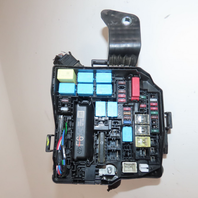 Boite a fusibles occasion  Toyota YARIS (_P21_, _PA1_, _PH1_) 1.5 hybrid (mxph10, mxph11) (2020) 5 portes   82741K0040  1