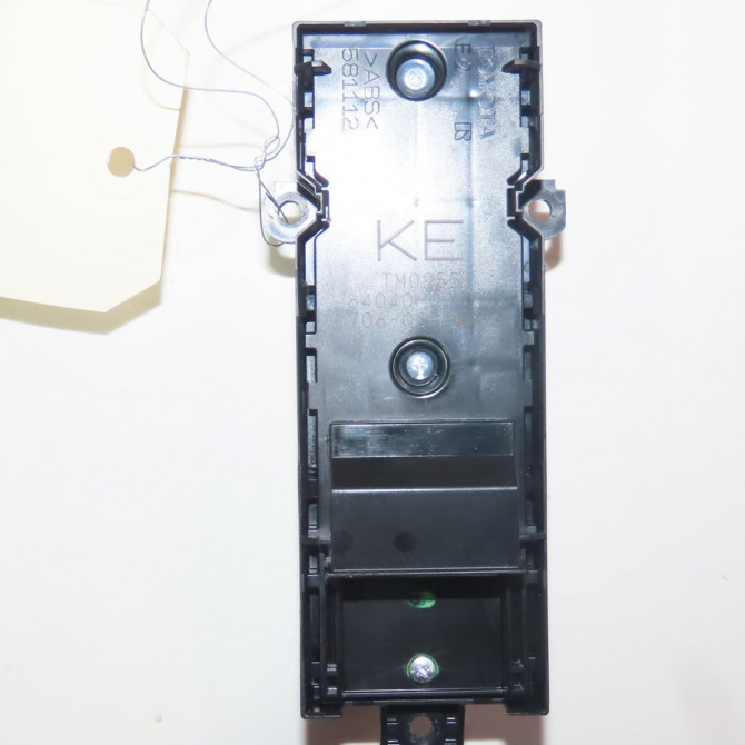 Commande lève-glace porte avant gauche occasion  Toyota YARIS (_P21_, _PA1_, _PH1_) 1.5 hybrid (mxph10, mxph11) (2020) 5 portes   8404002550  2