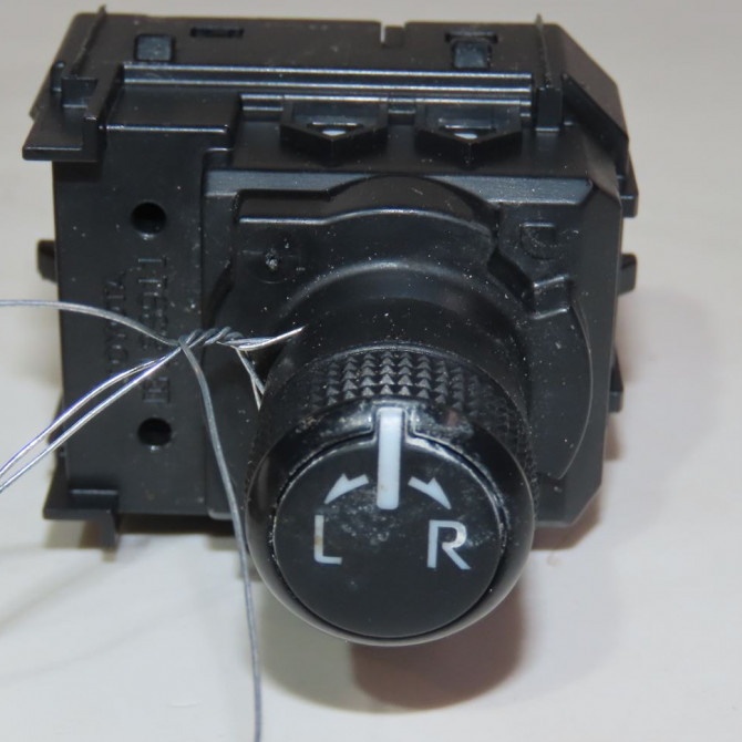 Commande rétroviseurs extérieures électriques occasion  Toyota YARIS (_P21_, _PA1_, _PH1_) 1.5 hybrid (mxph10, mxph11) (2020) 5 portes   8487202790  1