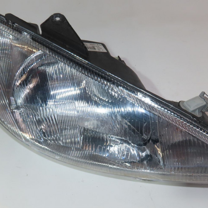 Phare droit occasion  Peugeot 206 3/5 portes (2A/C) 1.4 i (1998-2012) 3 portes   6205S7  1