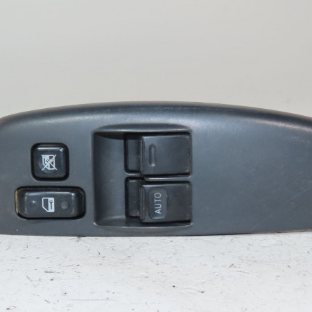 Commande lève-glace porte avant gauche occasion  Toyota YARIS (_P1_) 1.4 d-4d (nlp10_) (2001-2005)   8482010100 