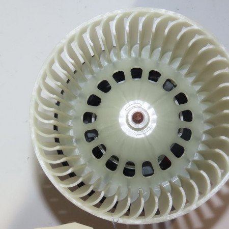 Moteur ventilateur chauffage occasion  Peugeot 208 II (UB_, UP_, UW_, UJ_) 1.2 puretech 75 (2019)   9840566280 