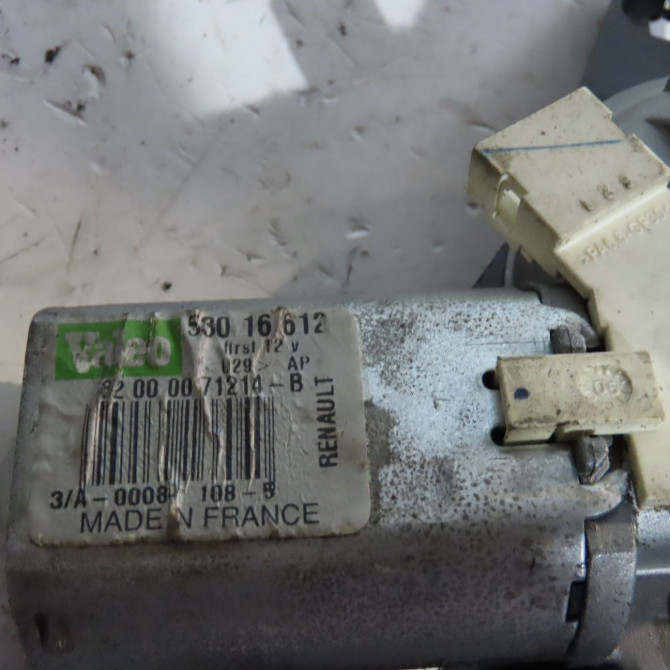 Moteur essuie-glace arrière occasion  Renault CLIO II (BB_, CB_) 1.2 16v (bb05, bb0w, bb11, bb27, bb2t, bb2u, bb2v, cb05,... (2001-2016) 3 portes   8200071214  2