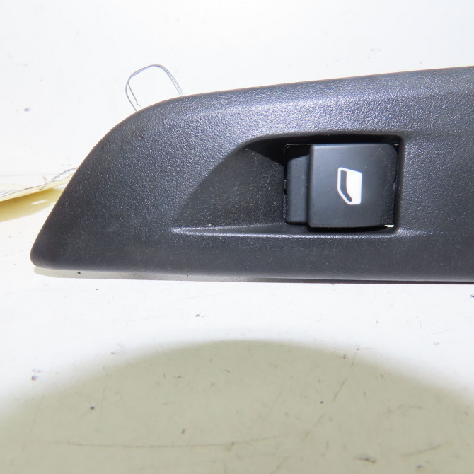 Commande leve-glace porte arrière gauche occasion  Peugeot 208 II (UB_, UP_, UW_, UJ_) 1.2 puretech 100 (2019) 5 portes   98044803ZD  2