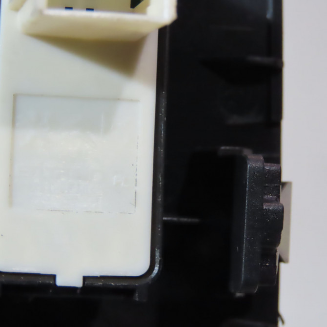 Commande lève-glace porte avant droite occasion  Peugeot 3008 SUV (MC_, MR_, MJ_, M4_) Hybrid (2019)   98044803ZD  2