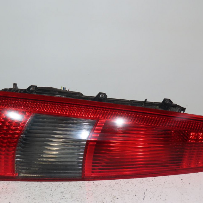 Feu arrière gauche occasion  Ford FIESTA V (JH_, JD_) 1.4 tdci (2001-2008) 5 portes   1324578  1