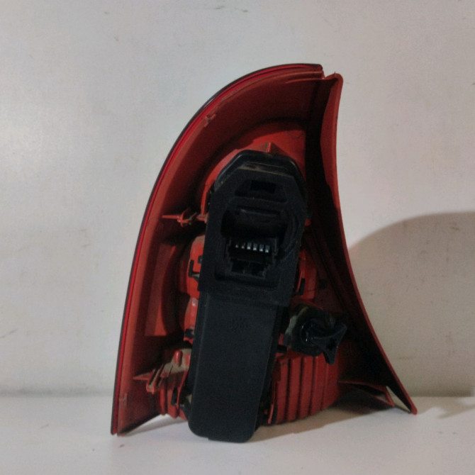 Feu arrière droit occasion  Renault CLIO II (BB_, CB_) 1.5 dci (b/cb07) (2001-2009) 3 portes   8200917487  2