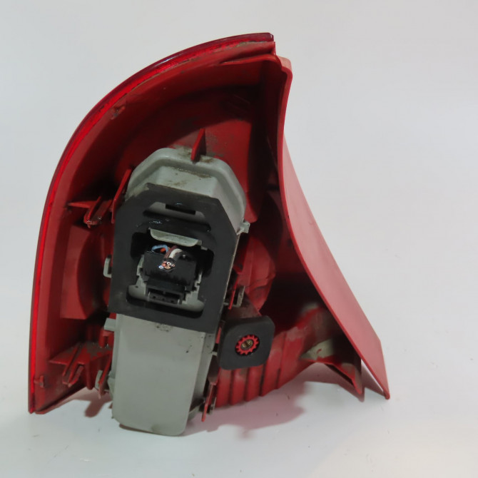 Feu arrière droit occasion  Renault CLIO II (BB_, CB_) 1.2 16v (bb05, bb0w, bb11, bb27, bb2t, bb2u, bb2v, cb05,... (2001-2016) 3 portes   8200917487  2