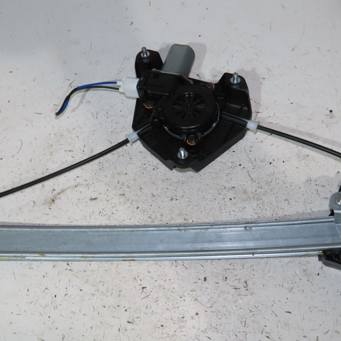 Mecanisme + moteur lève-glace avant droit occasion  Toyota AYGO X (_B7_) 1.0 vvt-i (kgb70) (2022)   698100H061  1