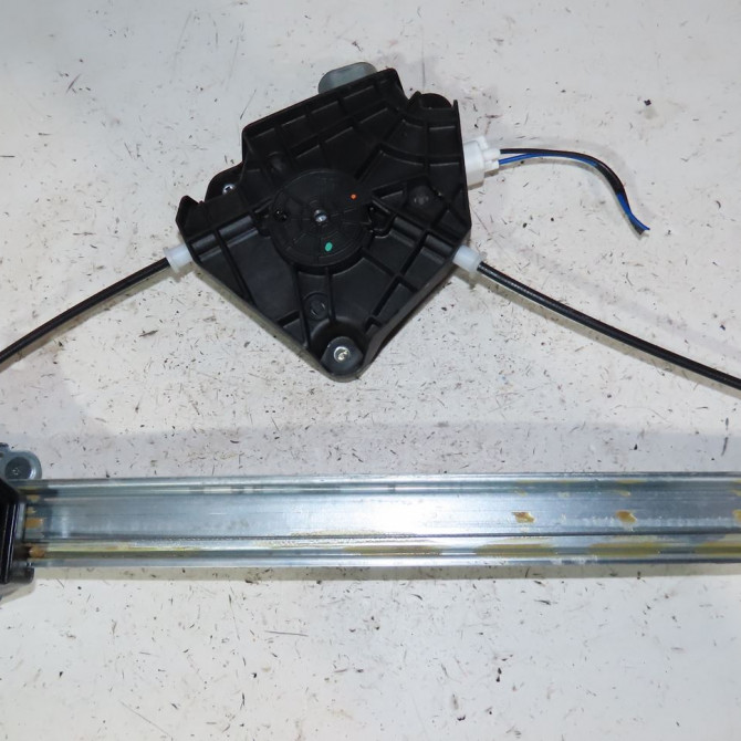 Mecanisme + moteur lève-glace avant droit occasion  Toyota AYGO X (_B7_) 1.0 vvt-i (kgb70) (2022)   698100H061  2