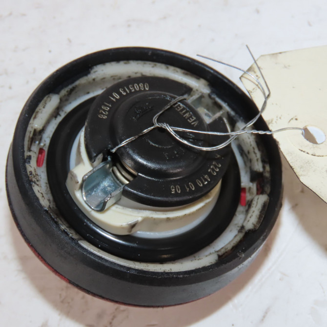 Bouchon reservoir a carburant occasion  Mercedes-benz CLA Coupé (C117) Cla 220 cdi / d (117.303) (2013-2019)   2224700105  2