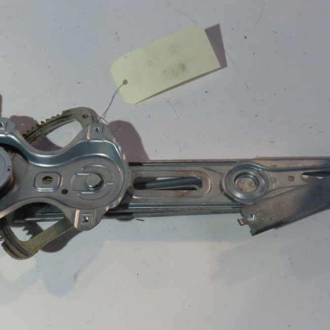 Mecanisme + moteur lève-glace avant droit occasion  Toyota YARIS (_P9_) 1.0 vvt-i (ksp90_) (2005-2011) 5 portes   698100D131  3