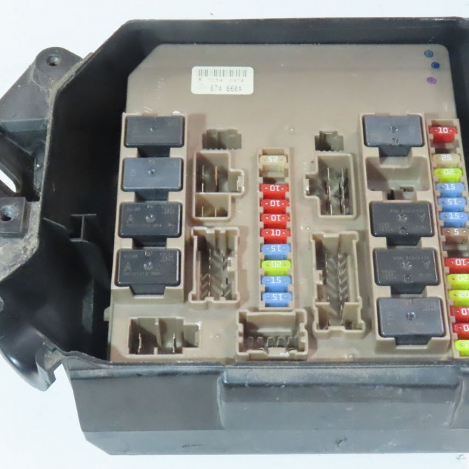 Boite a fusibles occasion  Renault CLIO III (BR0/1, CR0/1) 1.5 dci (c/br0g, c/br1g) (2005-2012) 5 portes   8200674660A  1