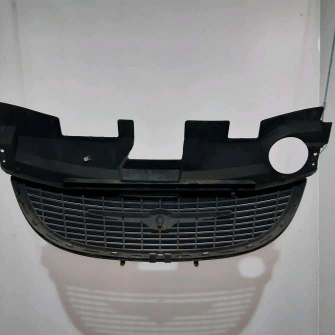 Calandre occasion  Chrysler VOYAGER IV (RG, RS) 3.3 awd (2000-2008)   K04857300AA  2
