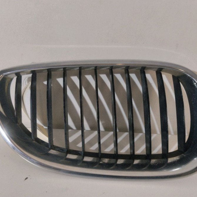 Grille calandre d occasion  Bmw 5 (E60) 520 d (2005-2009)   51137027062  1