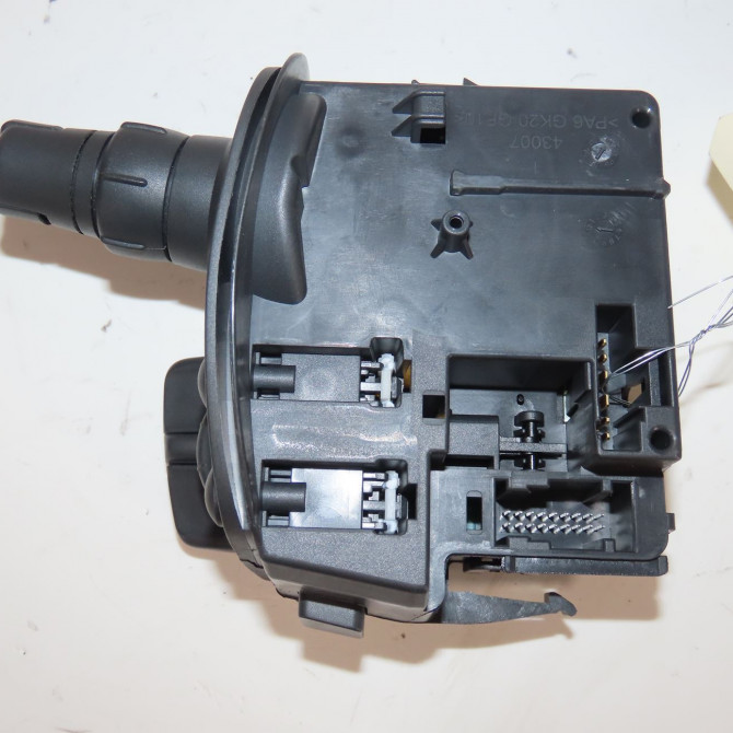 Commande essuie glace occasion  Renault MODUS / GRAND MODUS (F/JP0_) 1.2 (jp0c, jp0k, fp0c, fp0k, fp0p, jp0p, jp0t) (2004) 5 portes   8201590631  3