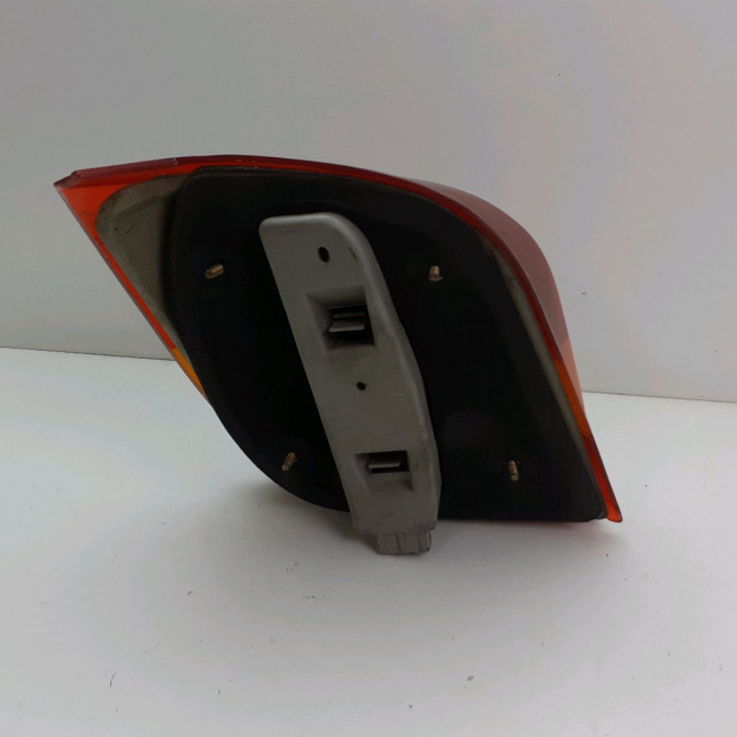 Feu arrière droit occasion  FORD FIESTA III Phase 2 01-1994->10-1996 1.1i   7070864  2