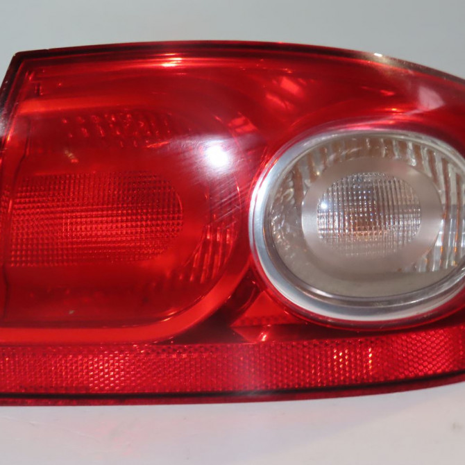 Feu arrière droit occasion  Renault LAGUNA II (BG0/1_) 1.9 dci (bg1a, bg1w, bg0g) (2005-2007)   8200262668  1