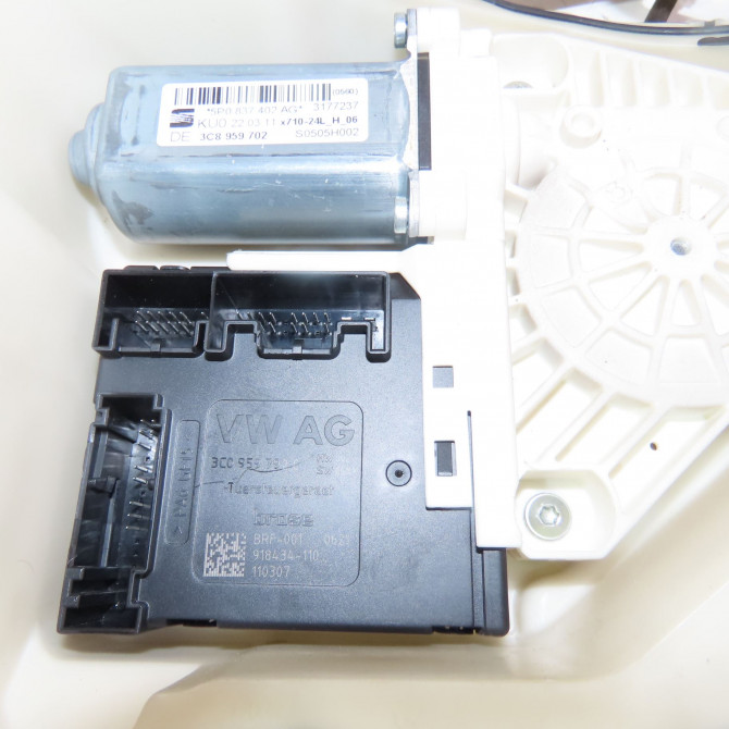 Mecanisme + moteur lève-glace avant droit occasion  Seat ALTEA (5P1) 1.6 tdi (2009)   5P0837462  3