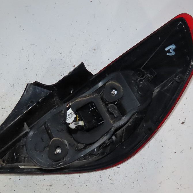 Feu arrière gauche occasion  Opel CORSA E (X15) 1.3 cdti (08, 68) (2014)   93189401  3
