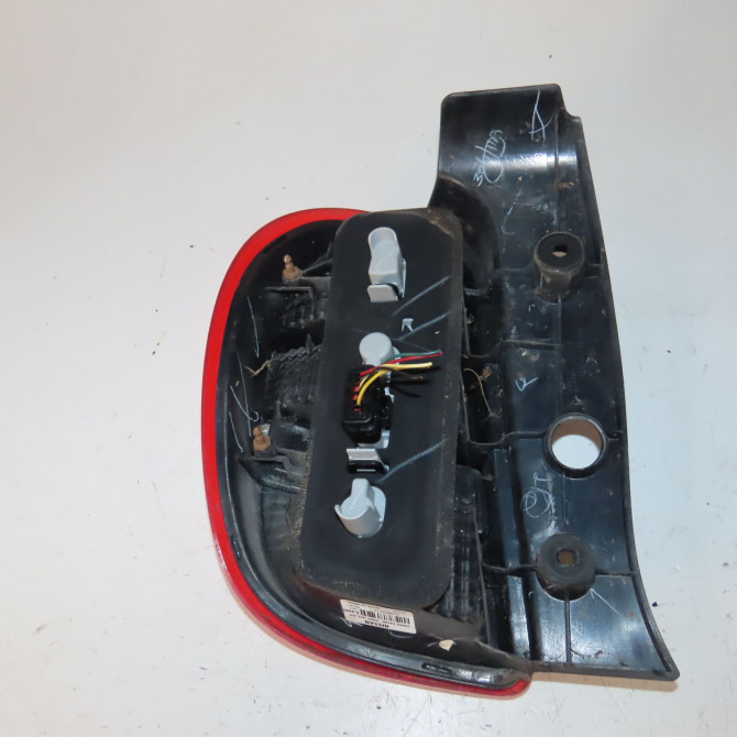 Feu arrière droit occasion  Nissan MICRA IV (K13K) 1.2 (2010-2015)   265501HA0B  2