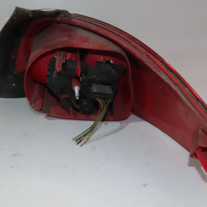 Feu arrière gauche occasion  Peugeot 206+ (2L_, 2M_) 1.4 hdi eco 70 (2009-2013) 5 portes   6350GV  2