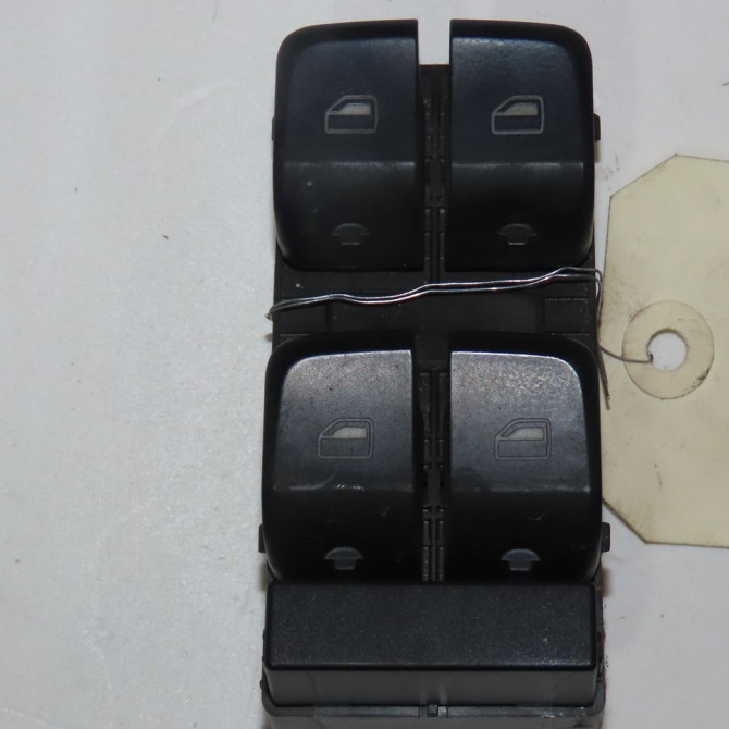 Commande lève-glace porte avant gauche occasion  Audi A5 Décapotable (8F7) 2.0 tfsi quattro (2009-2017)   8F0959851AV10  1