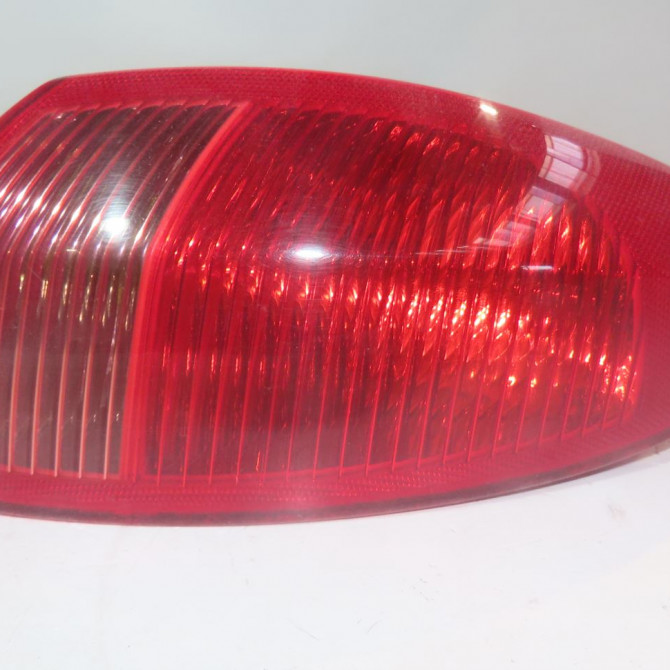 Feu arrière droit occasion  Alfa romeo 147 (937_) 1.9 jtdm 8v (937.axd1a, 937.axu1a, 937.bxu1a) (2005-2010)   46556347  1