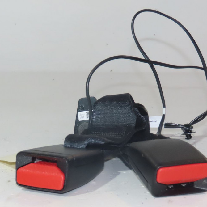 Ancrage ceinture arrière droit occasion  Citroën C3 AIRCROSS II (2R_, 2C_) 1.2 puretech 110 (2rhnzb, 2rhnzw, 2rhnpx, 2rhnpj) (2017)   98294081XT  1