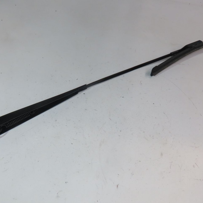 Bras essuie-glace avant droit occasion  Citroën C3 AIRCROSS II (2R_, 2C_) 1.2 puretech 110 (2rhnzb, 2rhnzw, 2rhnpx, 2rhnpj) (2017)   YQ00137080  1