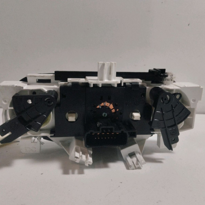 Commande de chauffage occasion  Renault TWINGO III (BCM_, BCA_) 0.9 tce 90 (2014) 5 portes   275706695R  2