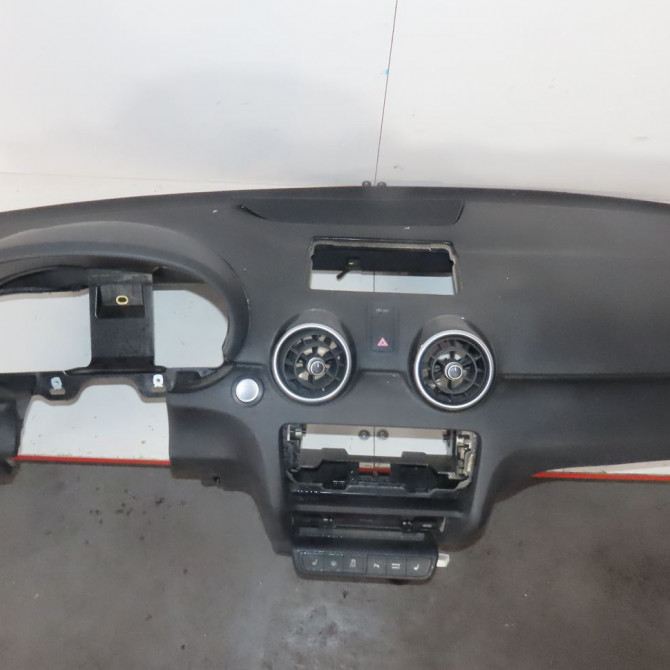 Planche de bord occasion  Audi A1 Sportback (8XA, 8XF) 1.6 tdi (2011-2015)   8XB85700324A  1