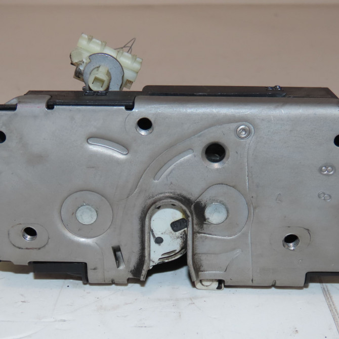 Serrure porte avg occasion  Opel CORSA E (X15) 1.4 (08, 68) (2014)   13431841  3