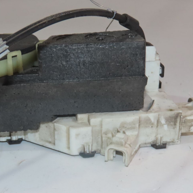 Serrure porte avg occasion  Peugeot 1007 (KM_) 1.4 hdi (2005)   9135AE  2