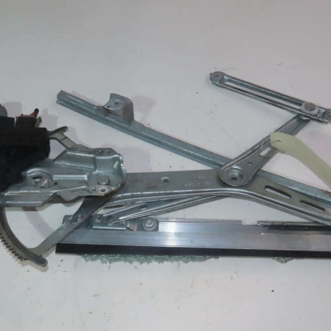 Mecanisme+moteur leve-glace avg occasion  Opel ZAFIRA A Monospace (T98) 1.8 16v (f75) (1999-2000)   9118664  3