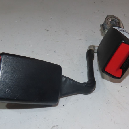 Ancrage ceinture arrière gauche occasion  Audi A3 Sportback (8PA) 2.0 tdi 16v (2004-2013) 5 portes   8P0857739C01C 