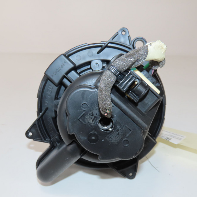 Ventilateur de chauffage occasion  Dacia SANDERO II 1.0 sce 75 (b8jc, b8jd) (2016)   272107379R  2