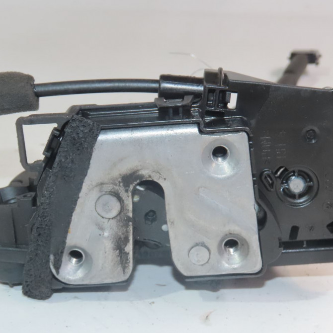 Serrure porte ard occasion  Renault TWINGO III (BCM_, BCA_) 1.0 sce 70 (bcmb) (2015) 5 portes   825022177R  1