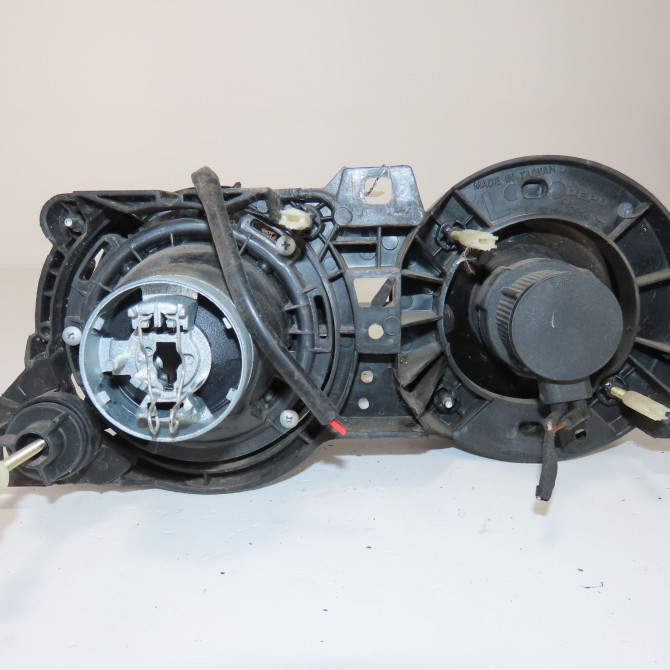 Phare gauche occasion  Bmw 3 (E30) 318 i (1984-1988)   63121386753  2