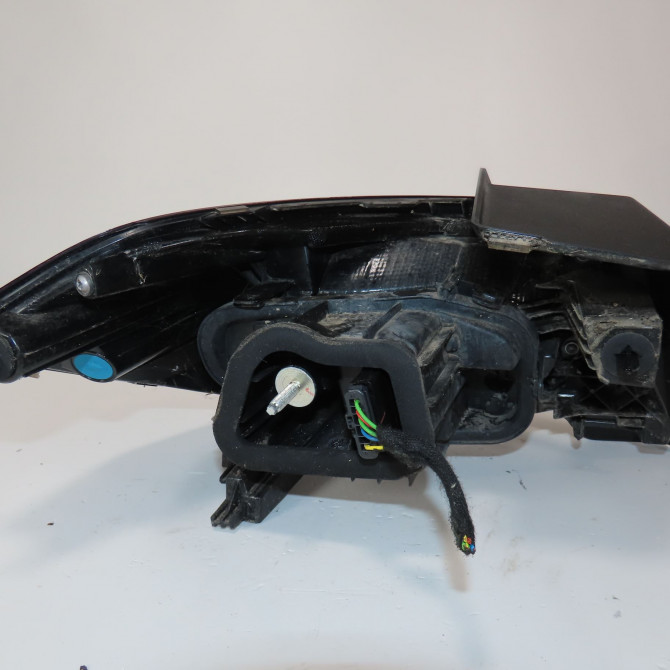 Feu arrière droit occasion  Opel CORSA F 1.2 (68) (2019)   9829317280  3