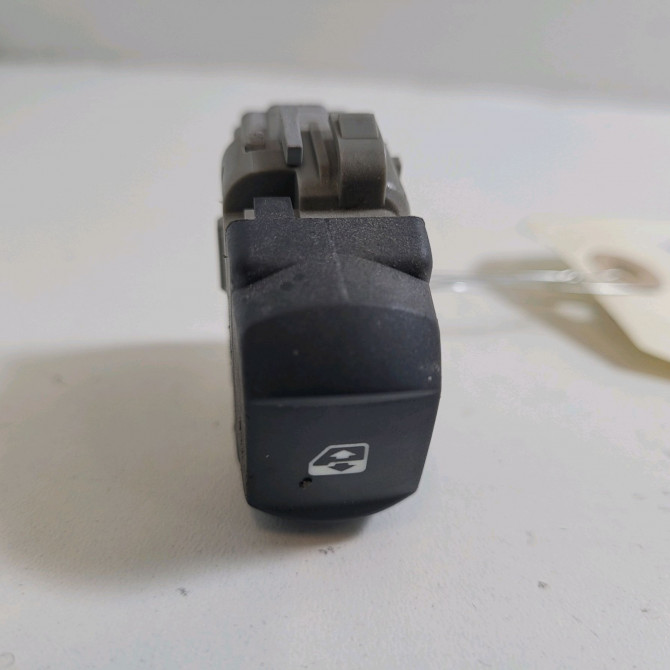 Commande lève-glace porte avant droite occasion  Renault CLIO III (BR0/1, CR0/1) 1.5 dci (br17, cr17) (2005-2012) 5 portes   8200315013  1