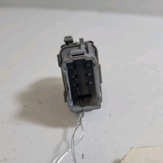 Commande lève-glace porte avant droite occasion  Renault CLIO III (BR0/1, CR0/1) 1.5 dci (br17, cr17) (2005-2012) 5 portes   8200315013  2