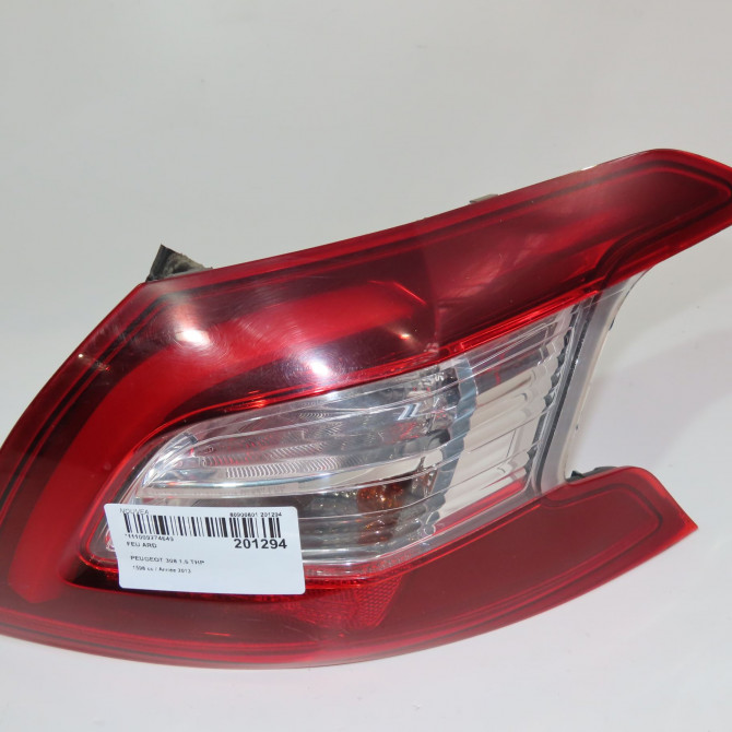 Feu arrière droit occasion  Peugeot 308 II (LB_, LP_, LW_, LH_, L3_) 1.6 thp 125 (2013-2021)   9677817580  1